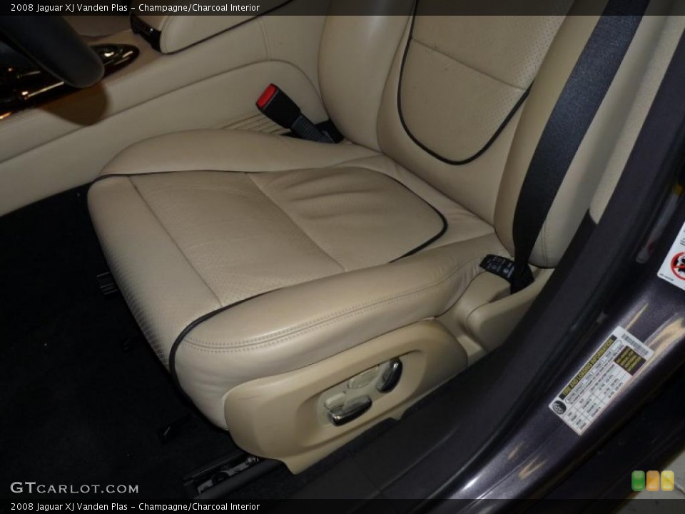 Champagne/Charcoal Interior Photo for the 2008 Jaguar XJ Vanden Plas #38927950