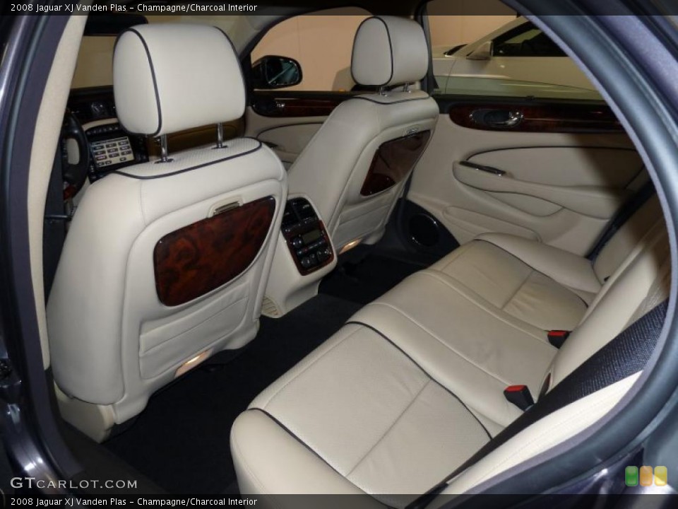 Champagne/Charcoal Interior Photo for the 2008 Jaguar XJ Vanden Plas #38927962