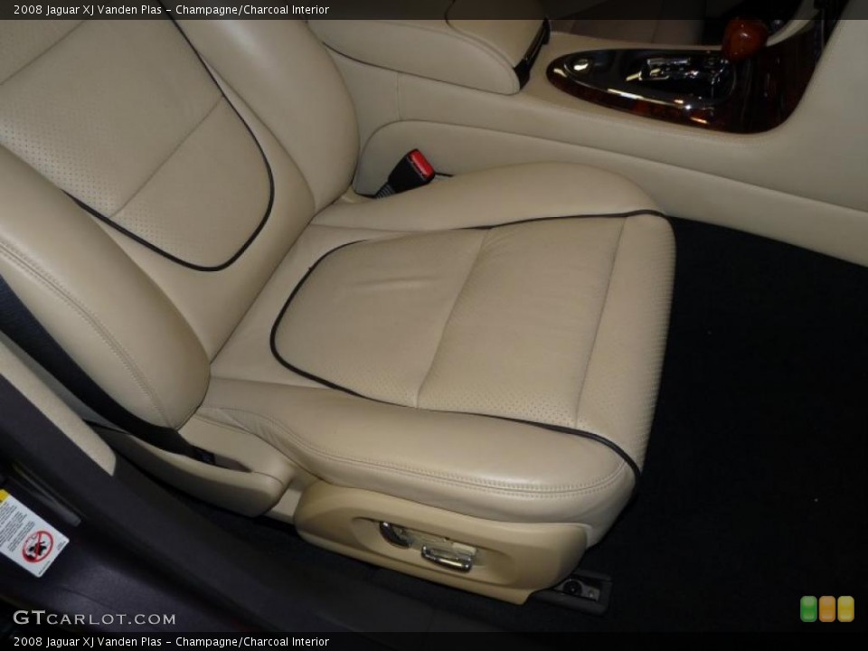 Champagne/Charcoal Interior Photo for the 2008 Jaguar XJ Vanden Plas #38928130