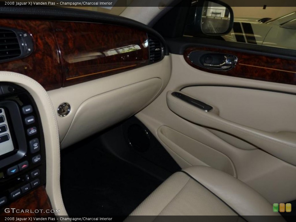 Champagne/Charcoal Interior Photo for the 2008 Jaguar XJ Vanden Plas #38928146