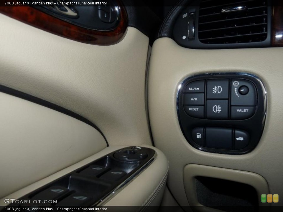 Champagne/Charcoal Interior Controls for the 2008 Jaguar XJ Vanden Plas #38928266