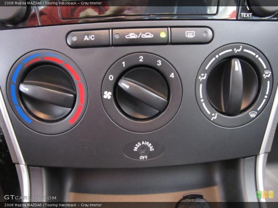 Gray Interior Controls for the 2008 Mazda MAZDA6 i Touring Hatchback #38934394
