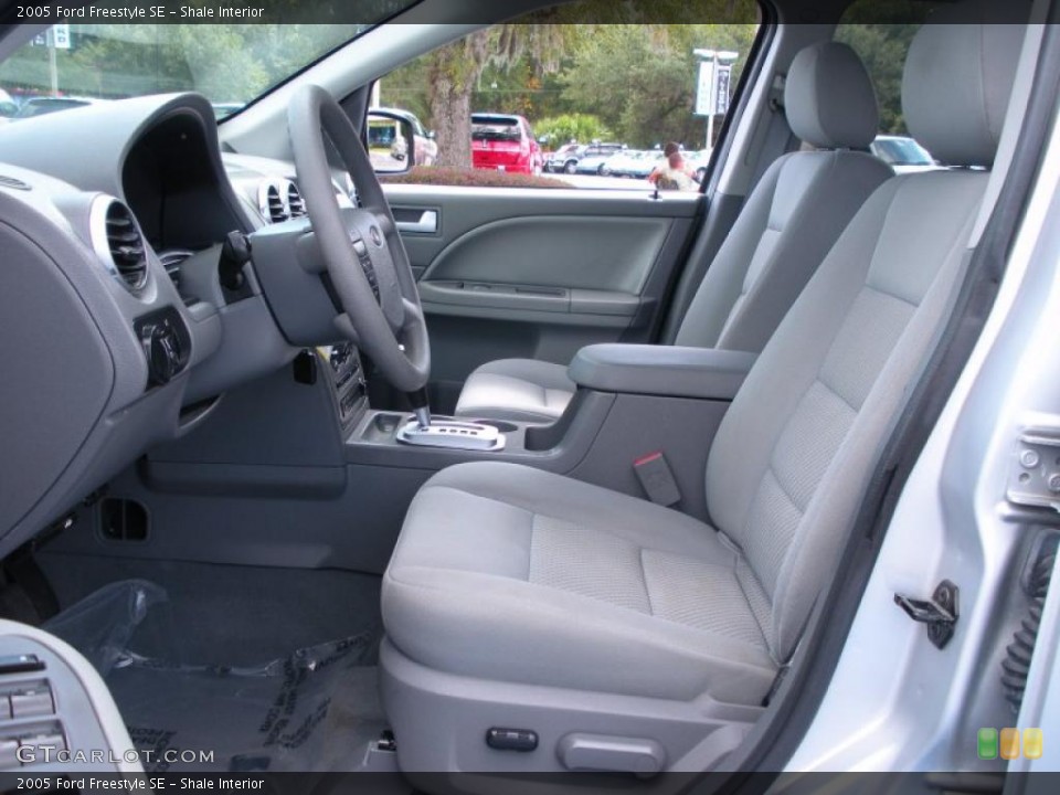 Shale Interior Photo for the 2005 Ford Freestyle SE #38938214