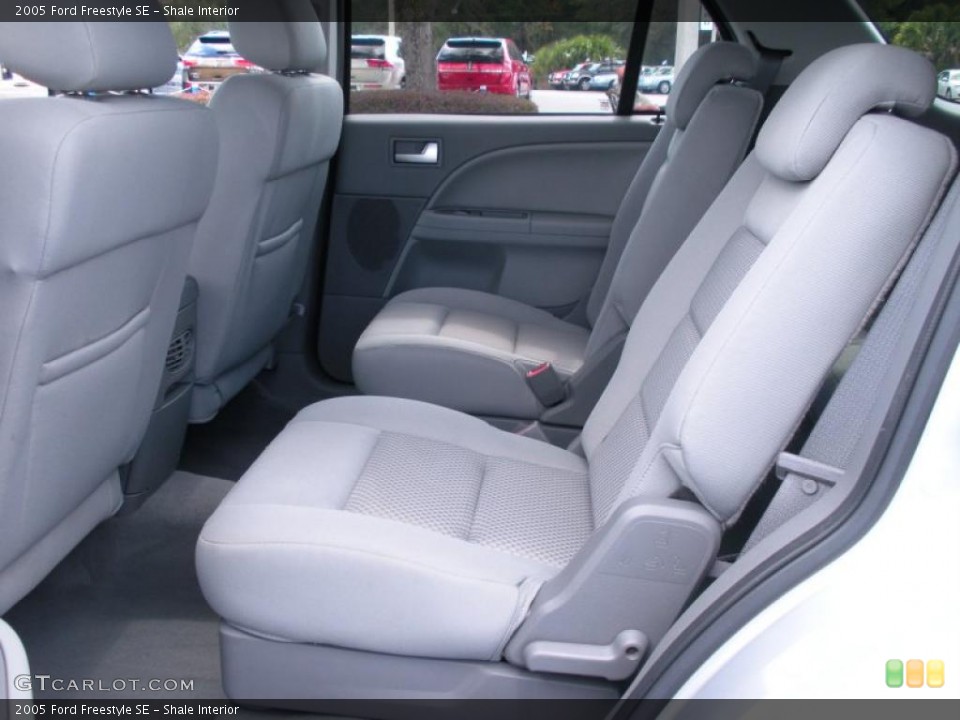 Shale Interior Photo for the 2005 Ford Freestyle SE #38938254