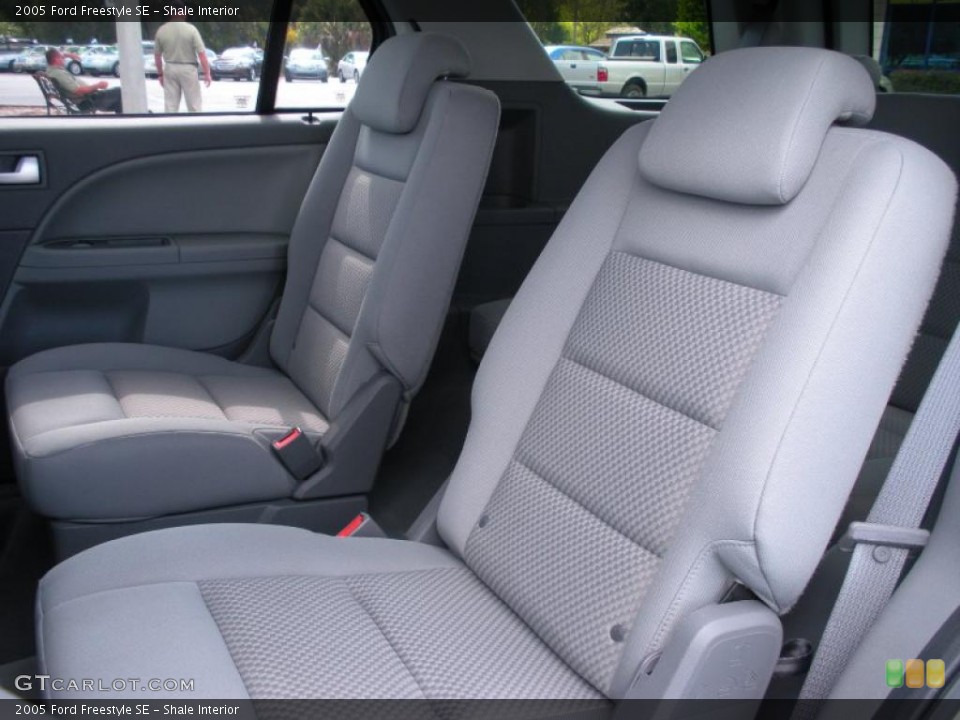 Shale Interior Photo for the 2005 Ford Freestyle SE #38938266