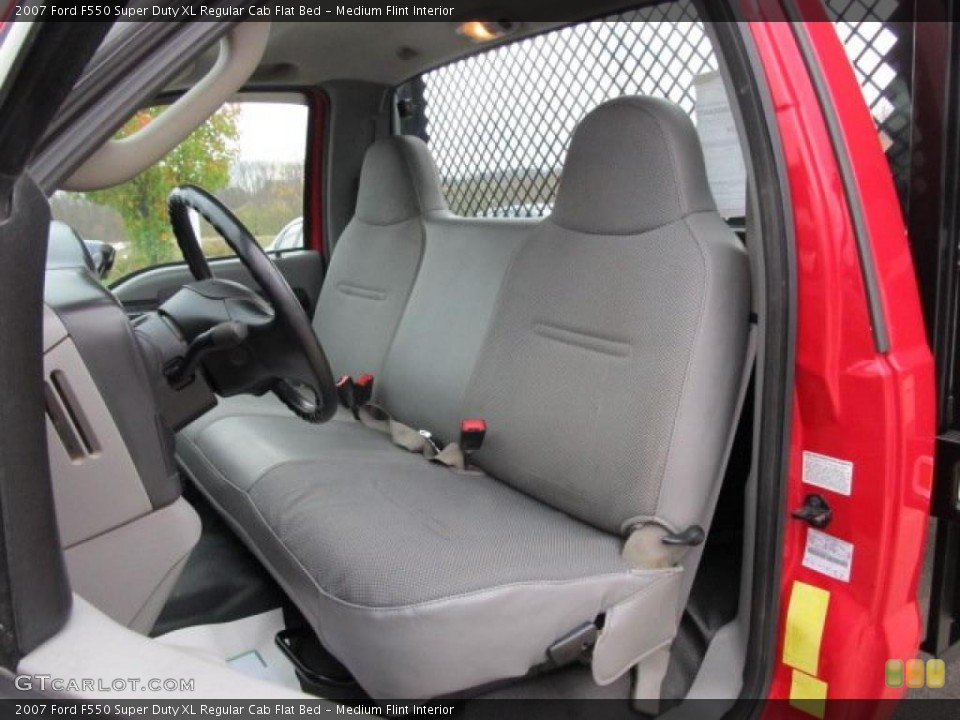 Medium Flint Interior Photo for the 2007 Ford F550 Super Duty XL Regular Cab Flat Bed #38938598