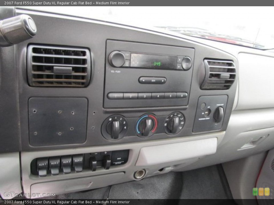 Medium Flint Interior Controls for the 2007 Ford F550 Super Duty XL Regular Cab Flat Bed #38938646
