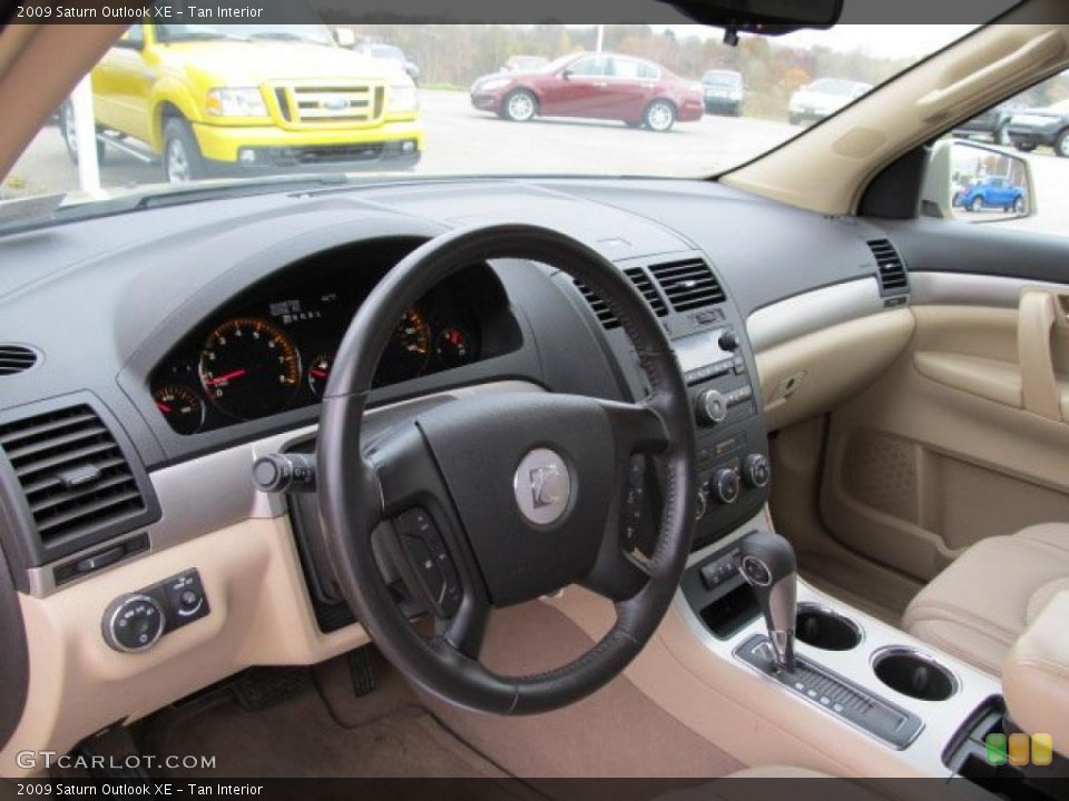 Tan Interior Photo for the 2009 Saturn Outlook XE #38939338