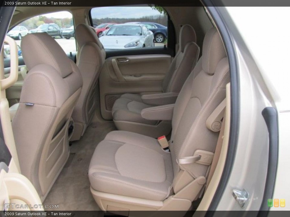 Tan Interior Photo for the 2009 Saturn Outlook XE #38939458