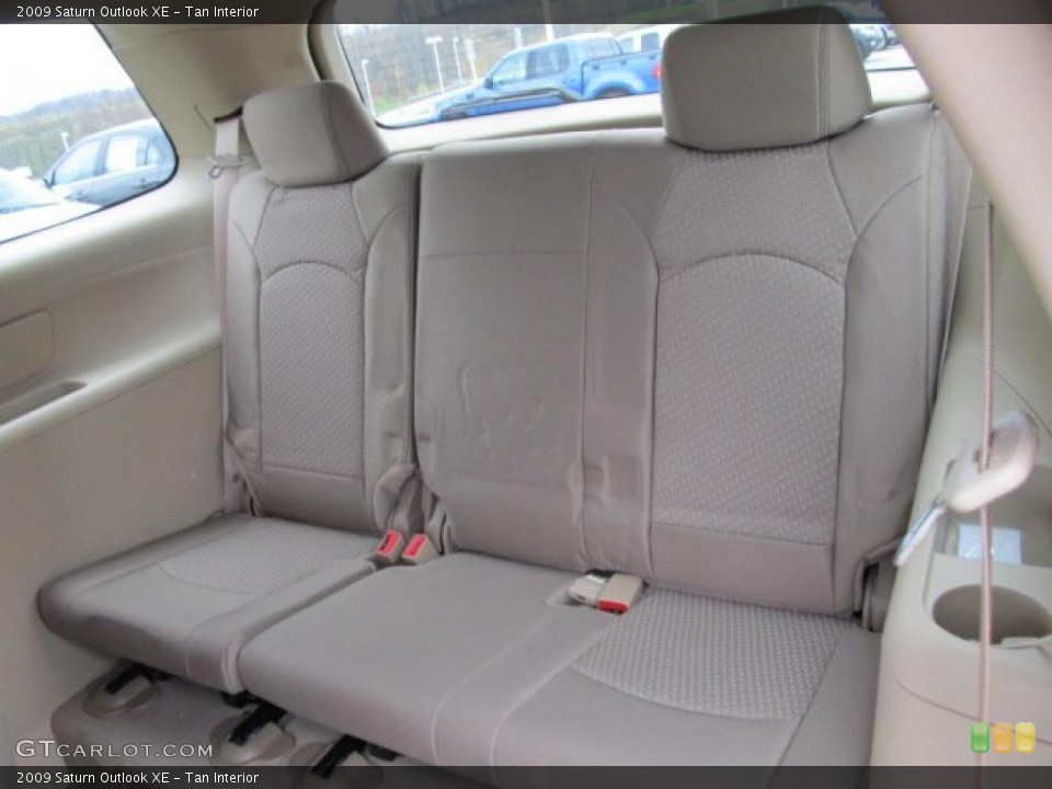 Tan Interior Photo for the 2009 Saturn Outlook XE #38939466