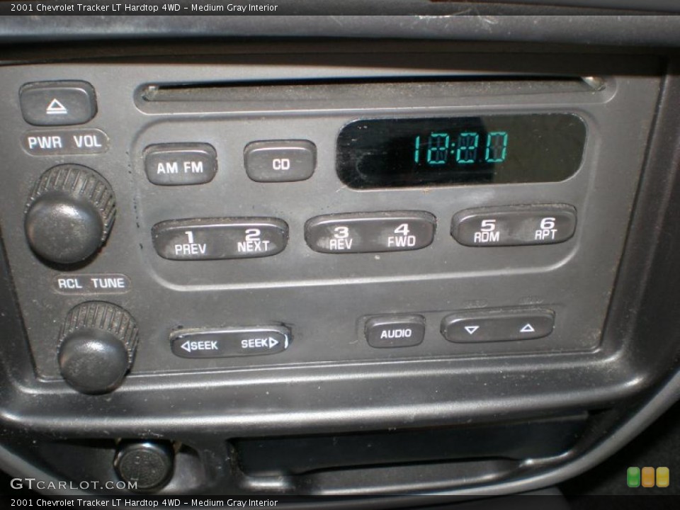 Medium Gray Interior Controls for the 2001 Chevrolet Tracker LT Hardtop 4WD #38940006