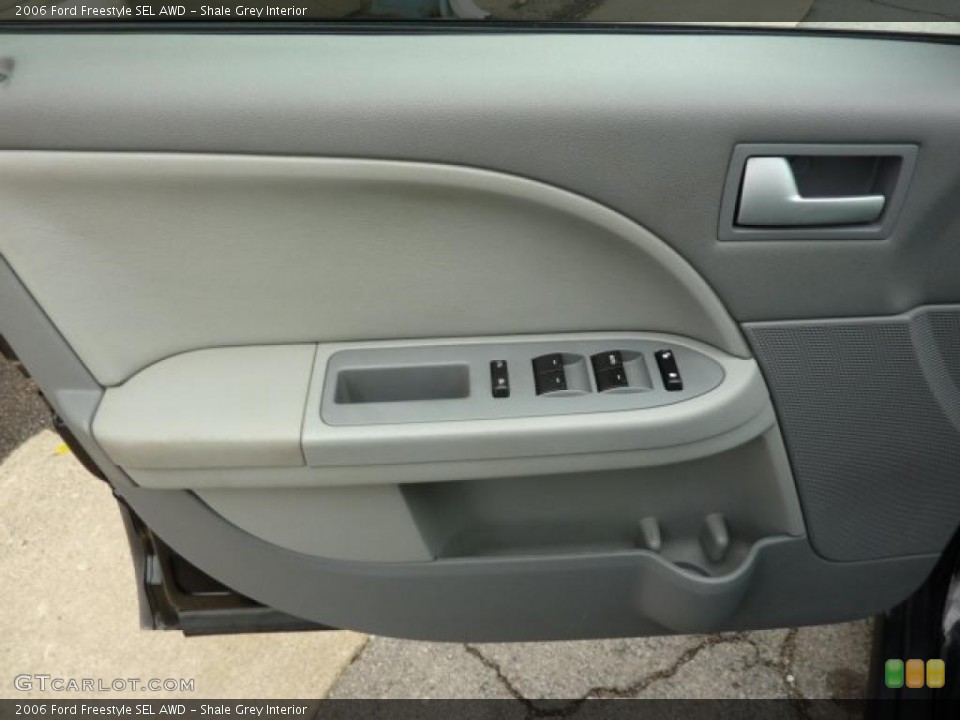 Shale Grey Interior Door Panel for the 2006 Ford Freestyle SEL AWD #38946614