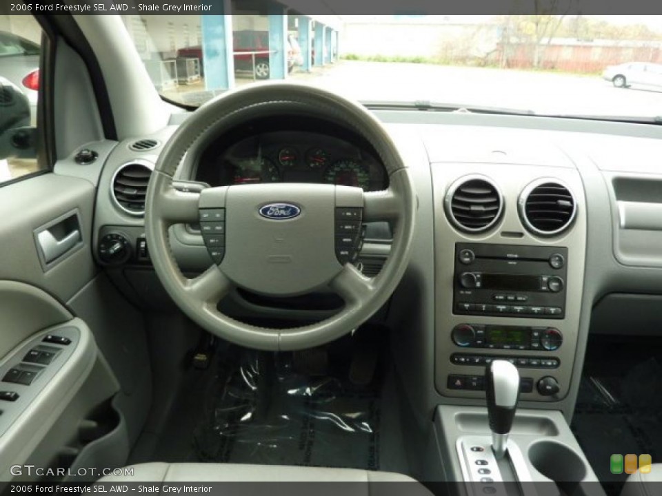 Shale Grey Interior Dashboard for the 2006 Ford Freestyle SEL AWD #38946646