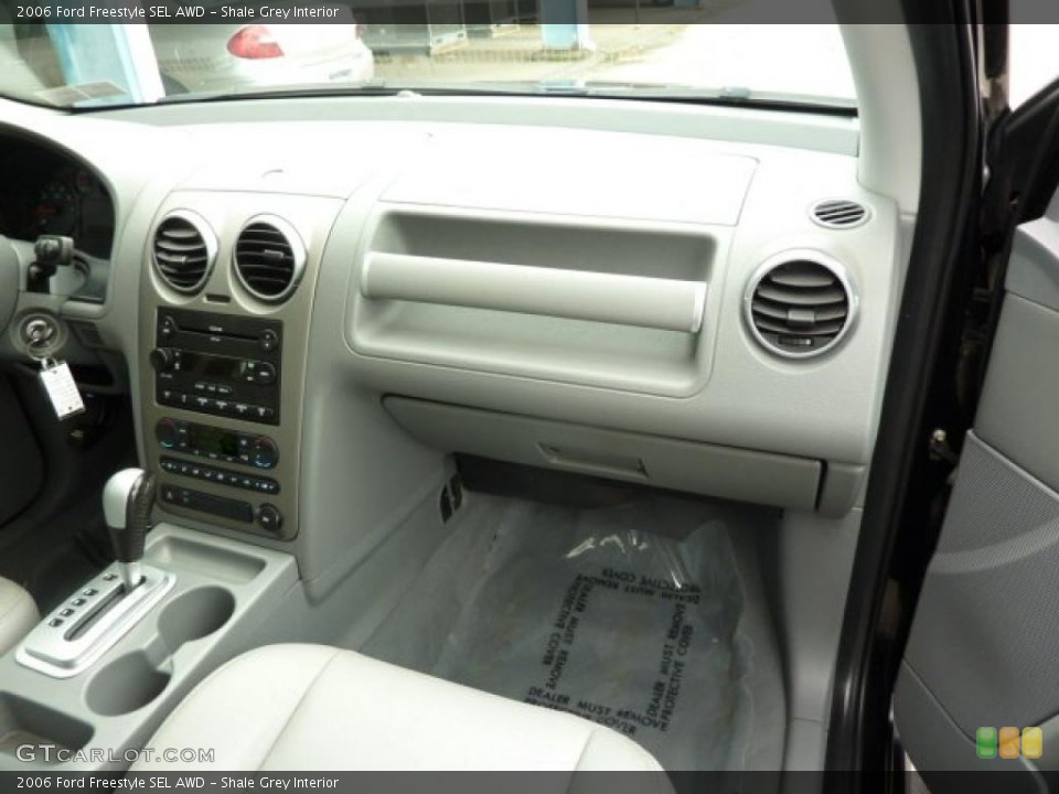 Shale Grey Interior Photo for the 2006 Ford Freestyle SEL AWD #38946726
