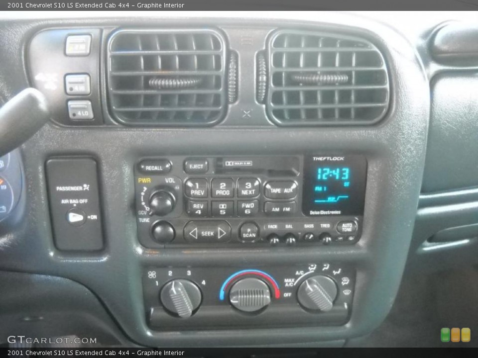 Graphite Interior Controls for the 2001 Chevrolet S10 LS Extended Cab 4x4 #38947798