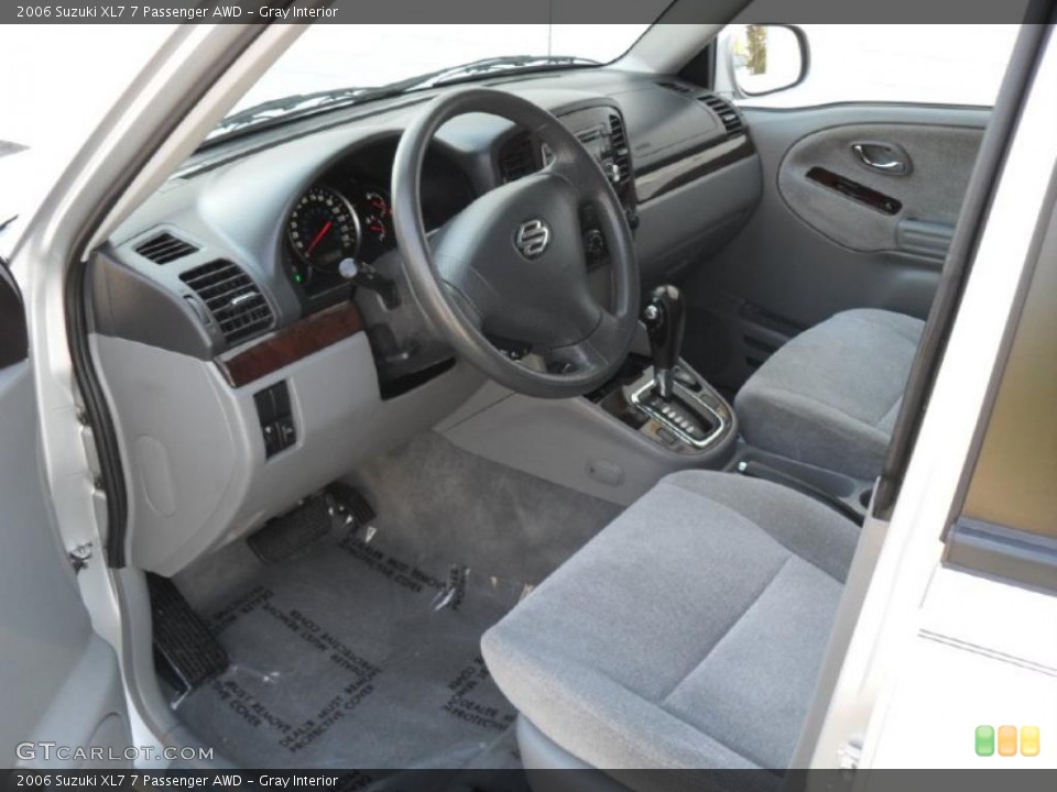 Gray Interior Photo for the 2006 Suzuki XL7 7 Passenger AWD #38951470