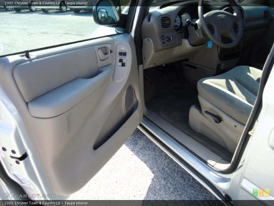 Taupe Interior Photo for the 2002 Chrysler Town & Country LX #38952558