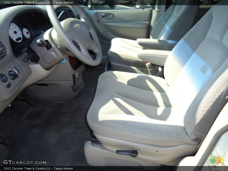 Taupe Interior Photo for the 2002 Chrysler Town & Country LX #38952578