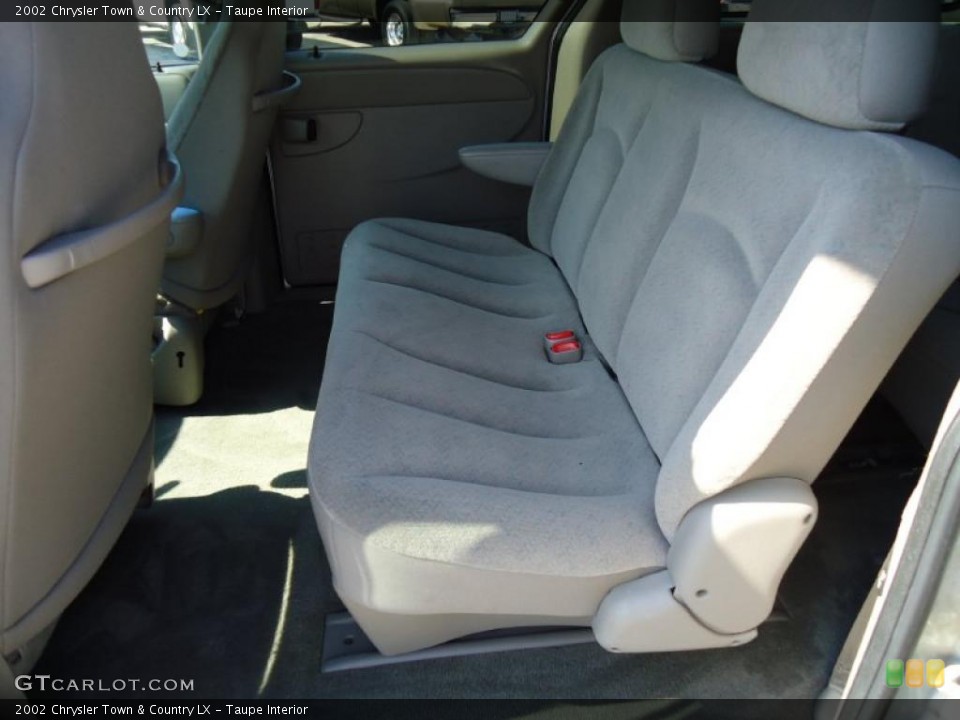 Taupe Interior Photo for the 2002 Chrysler Town & Country LX #38952598
