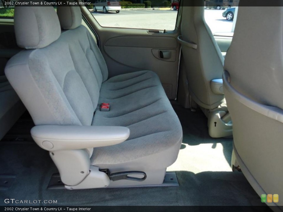 Taupe Interior Photo for the 2002 Chrysler Town & Country LX #38952690