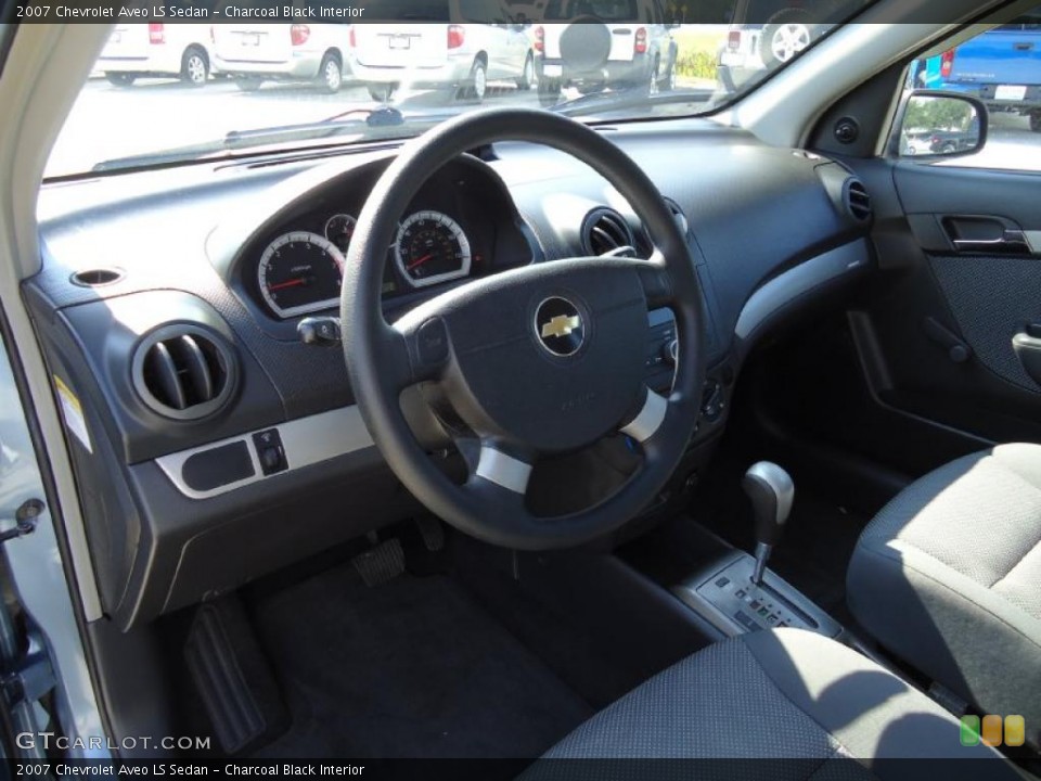 Charcoal Black Interior Photo for the 2007 Chevrolet Aveo LS Sedan #38953574