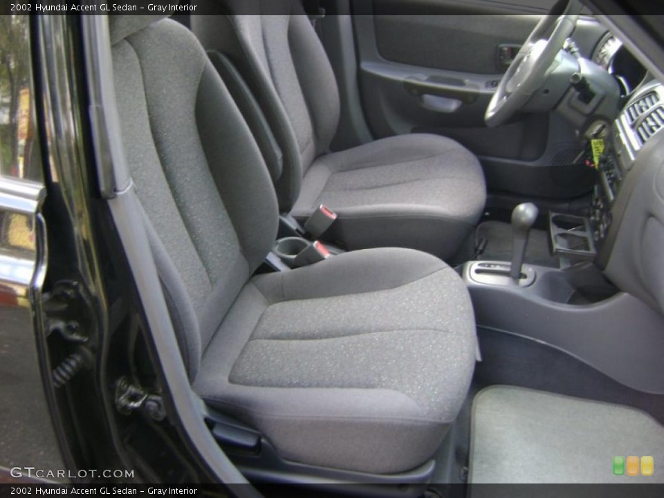 Gray Interior Photo for the 2002 Hyundai Accent GL Sedan #38961654