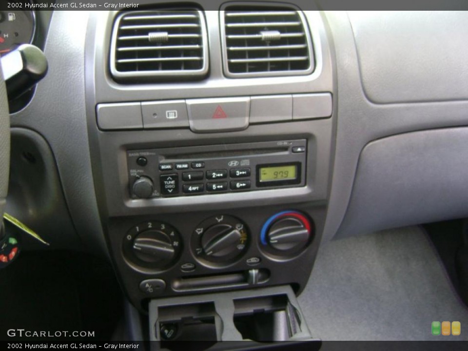 Gray Interior Controls for the 2002 Hyundai Accent GL Sedan #38961730