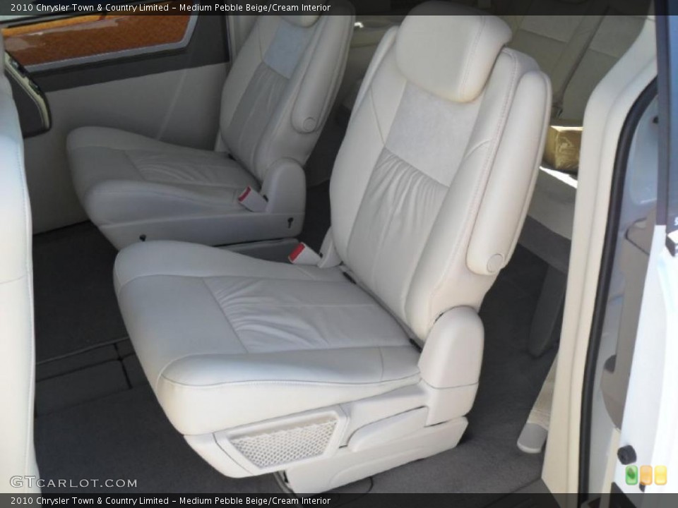 Medium Pebble Beige/Cream Interior Photo for the 2010 Chrysler Town & Country Limited #38971292
