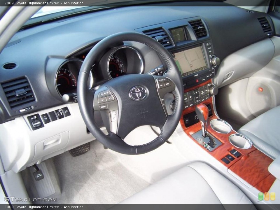 Ash Interior Photo for the 2009 Toyota Highlander Limited #38974228
