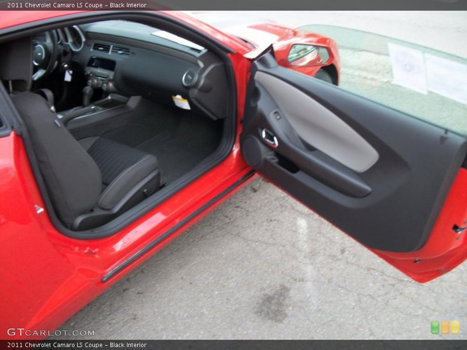 Black Interior Photo for the 2011 Chevrolet Camaro LS Coupe #38974557