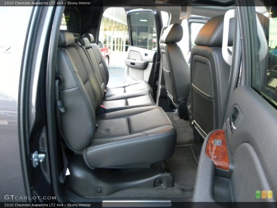 Ebony Interior Photo for the 2010 Chevrolet Avalanche LTZ 4x4 #38978217