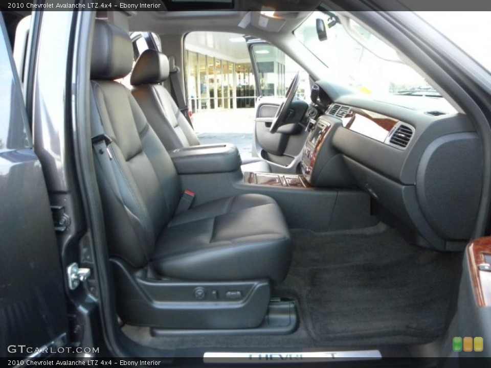 Ebony Interior Photo for the 2010 Chevrolet Avalanche LTZ 4x4 #38978233