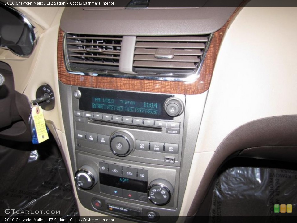 Cocoa/Cashmere Interior Controls for the 2010 Chevrolet Malibu LTZ Sedan #38987689