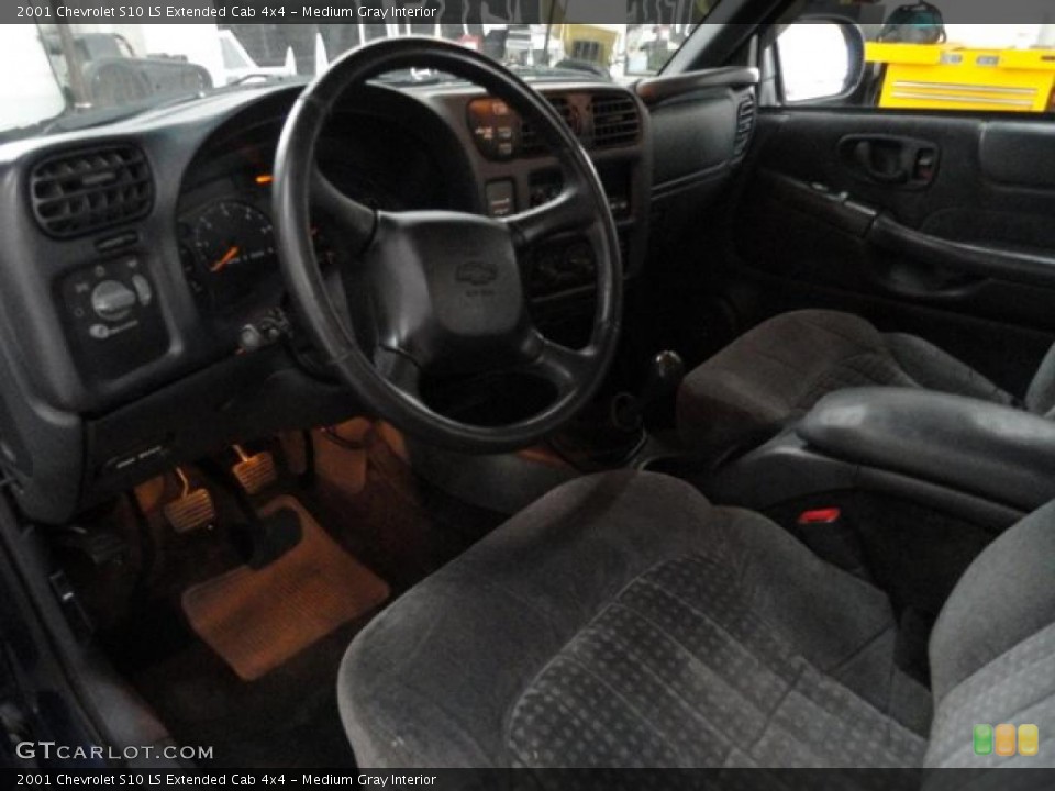 Medium Gray Interior Photo for the 2001 Chevrolet S10 LS Extended Cab 4x4 #38990437