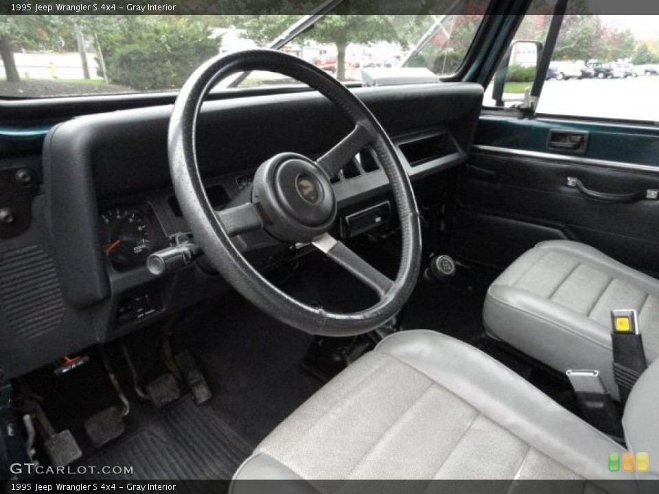 Gray Interior Photo for the 1995 Jeep Wrangler S 4x4 #38991385
