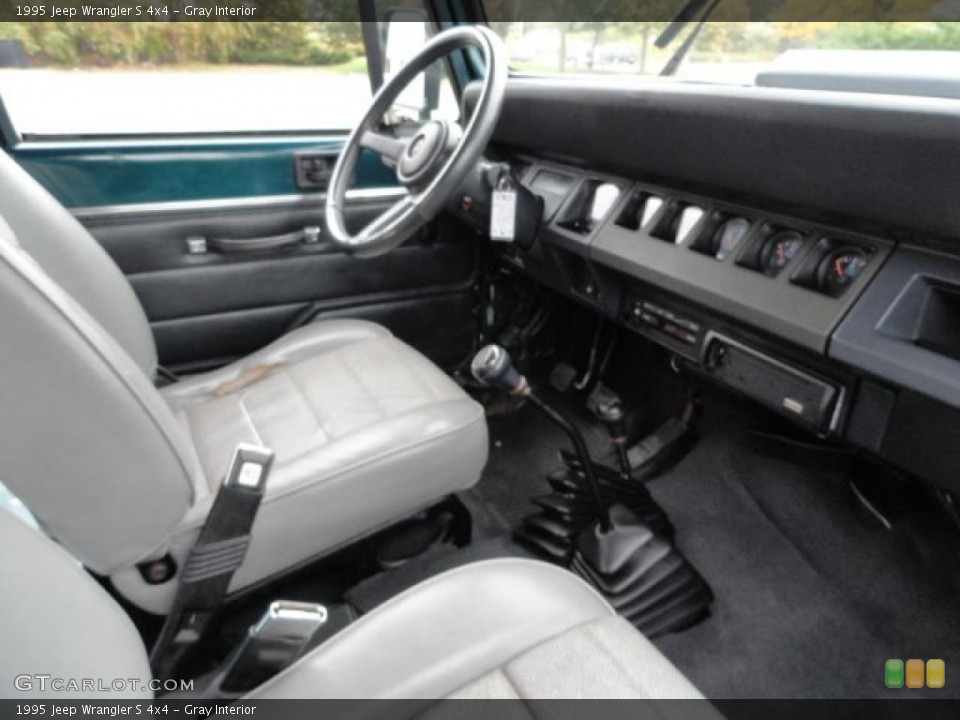 Gray Interior Photo for the 1995 Jeep Wrangler S 4x4 #38991397