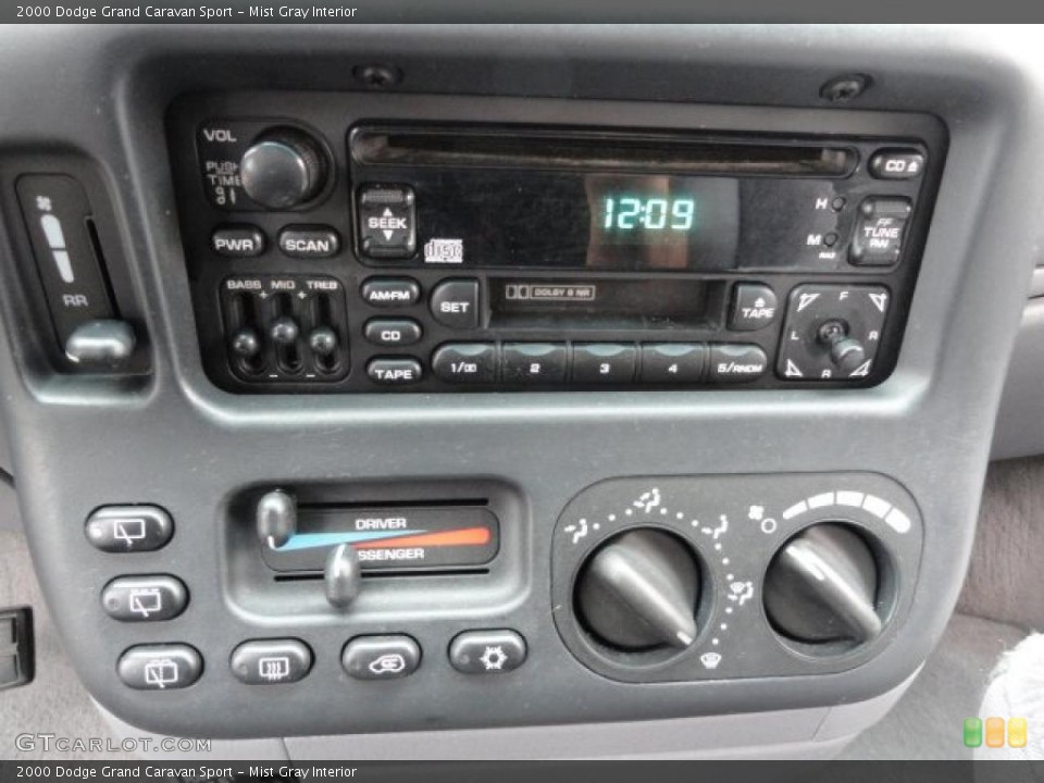 Mist Gray Interior Controls for the 2000 Dodge Grand Caravan Sport #38991753