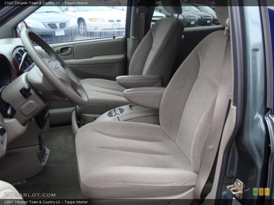 Taupe Interior Photo for the 2003 Chrysler Town & Country LX #38992201