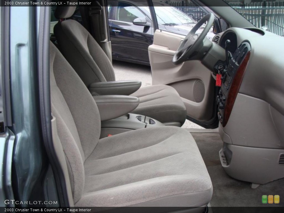 Taupe Interior Photo for the 2003 Chrysler Town & Country LX #38992213