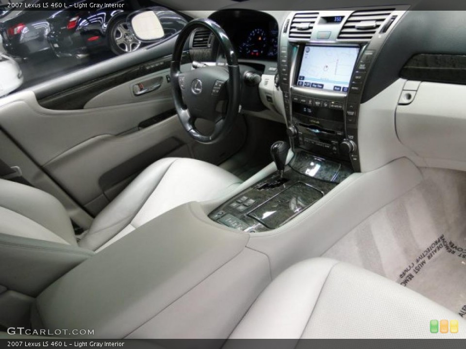 Light Gray Interior Photo for the 2007 Lexus LS 460 L #38992833