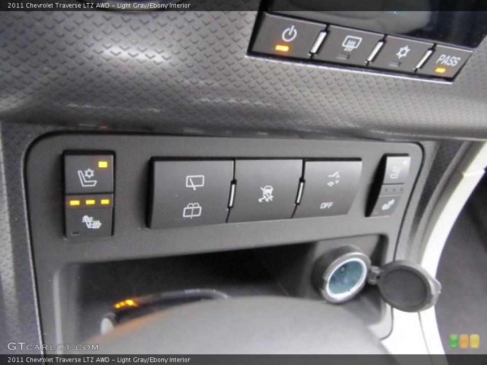 Light Gray/Ebony Interior Controls for the 2011 Chevrolet Traverse LTZ AWD #39001394