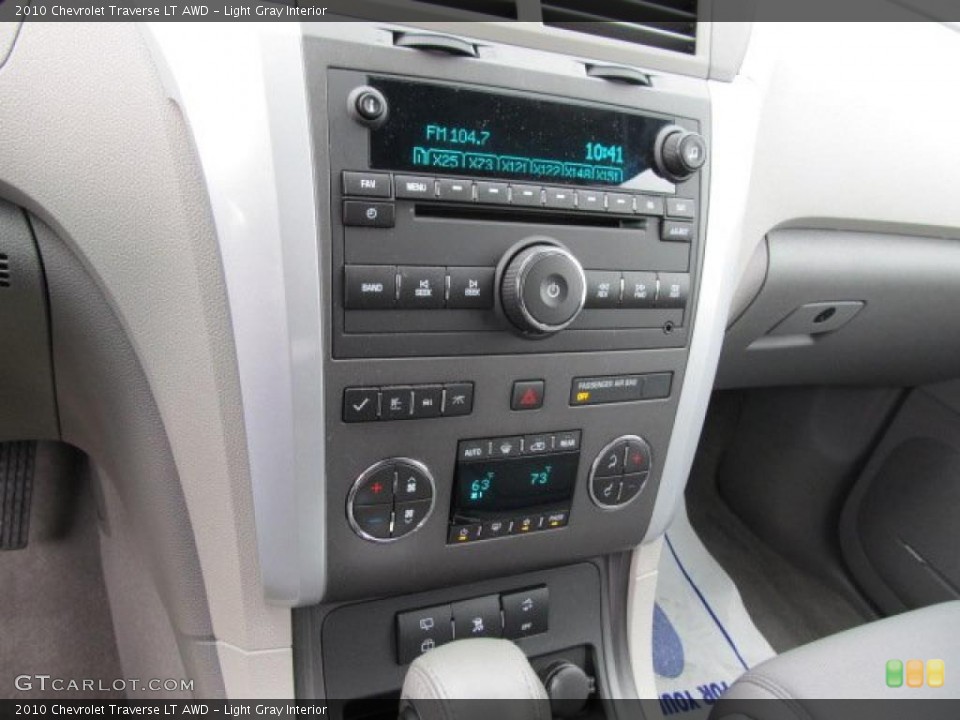 Light Gray Interior Controls for the 2010 Chevrolet Traverse LT AWD #39001910