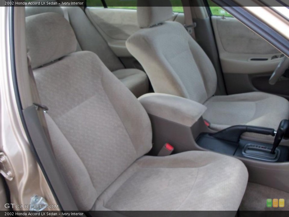 Ivory Interior Photo for the 2002 Honda Accord LX Sedan #39011039