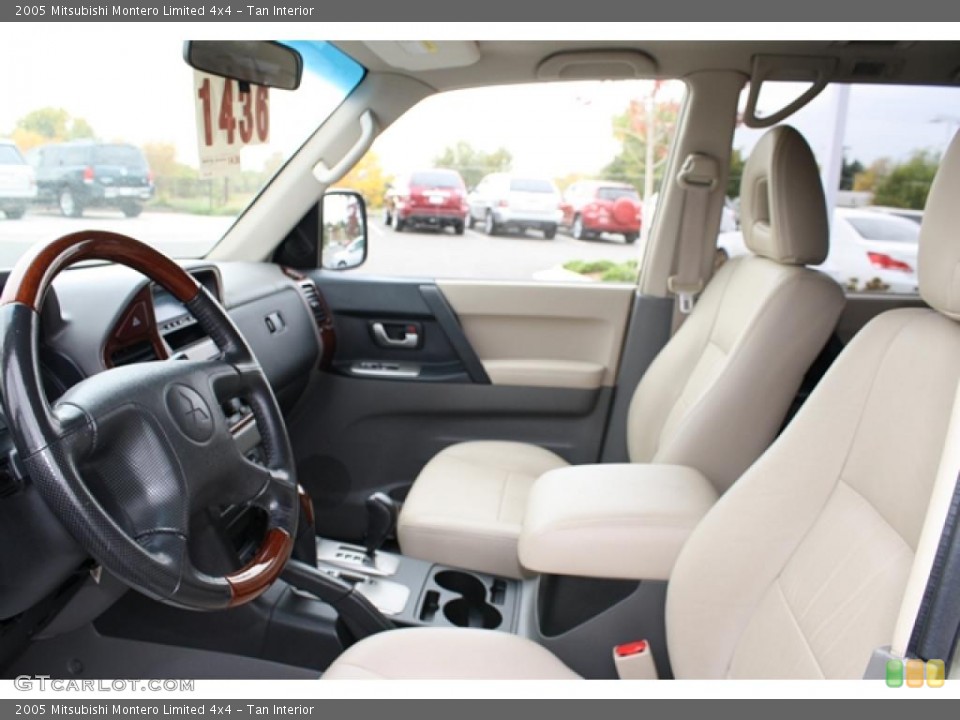 Tan Interior Photo for the 2005 Mitsubishi Montero Limited 4x4 #39013159