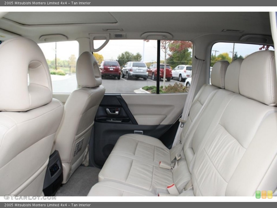 Tan Interior Photo for the 2005 Mitsubishi Montero Limited 4x4 #39013179