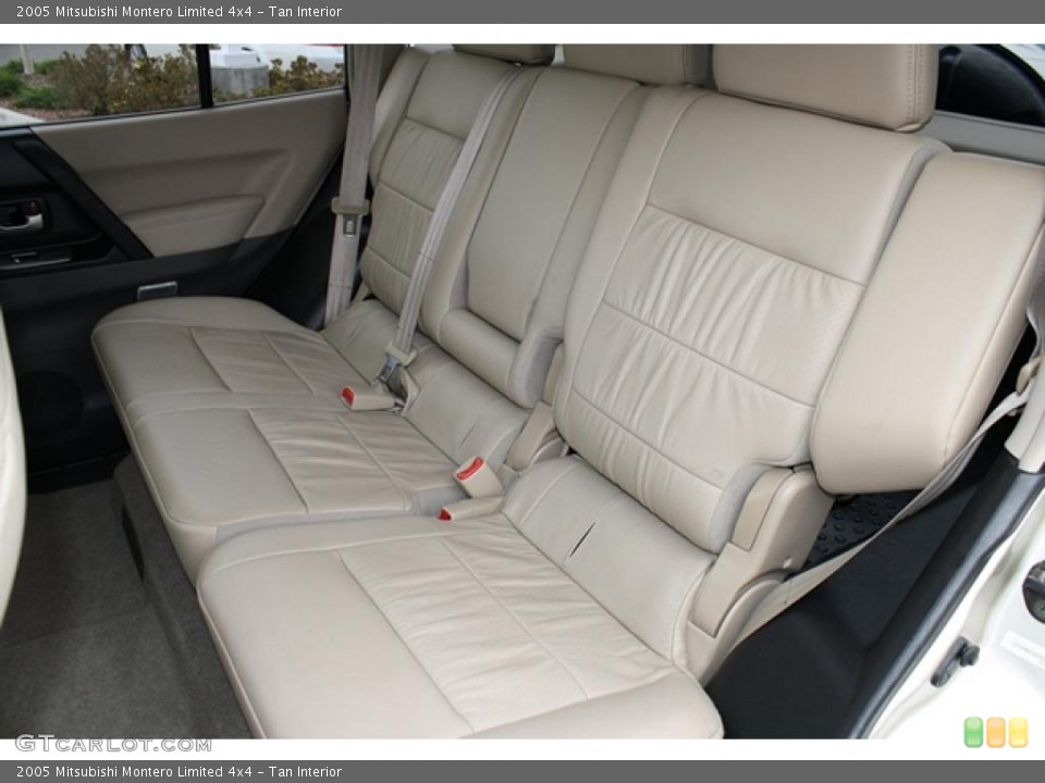 Tan Interior Photo for the 2005 Mitsubishi Montero Limited 4x4 #39013219