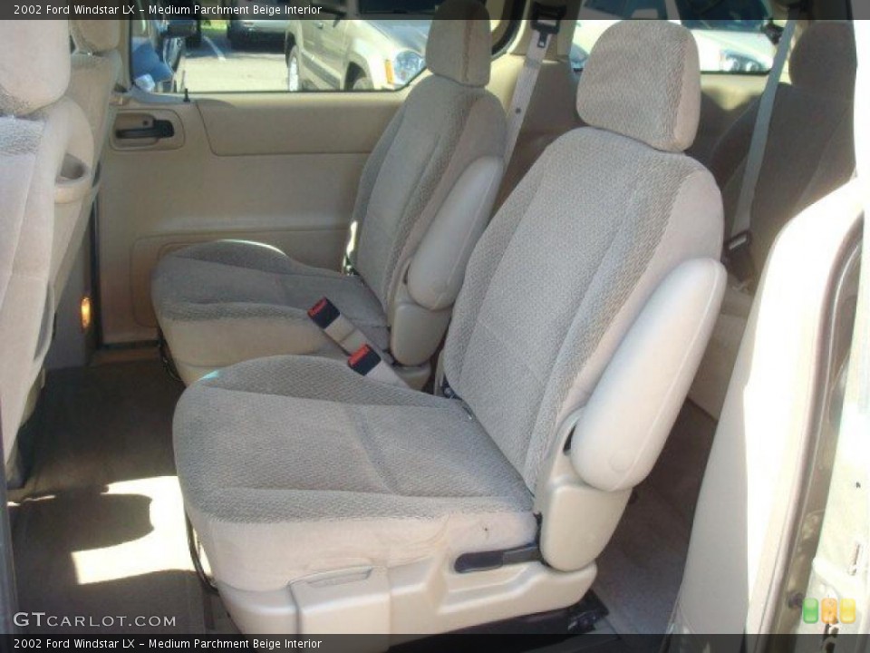 Medium Parchment Beige Interior Photo for the 2002 Ford Windstar LX #39019031
