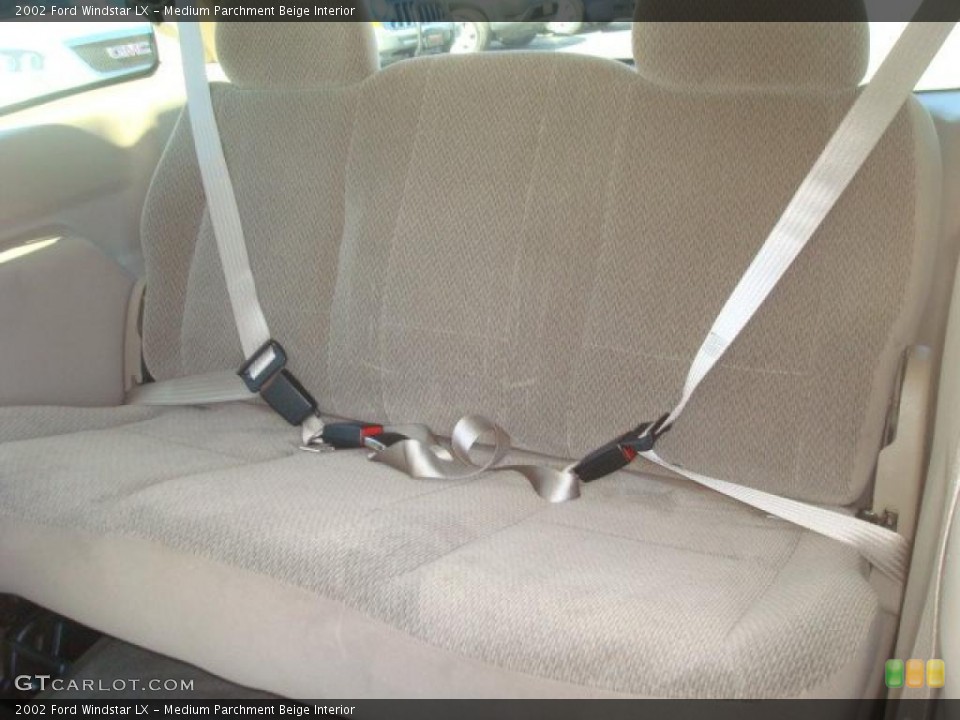 Medium Parchment Beige Interior Photo for the 2002 Ford Windstar LX #39019043