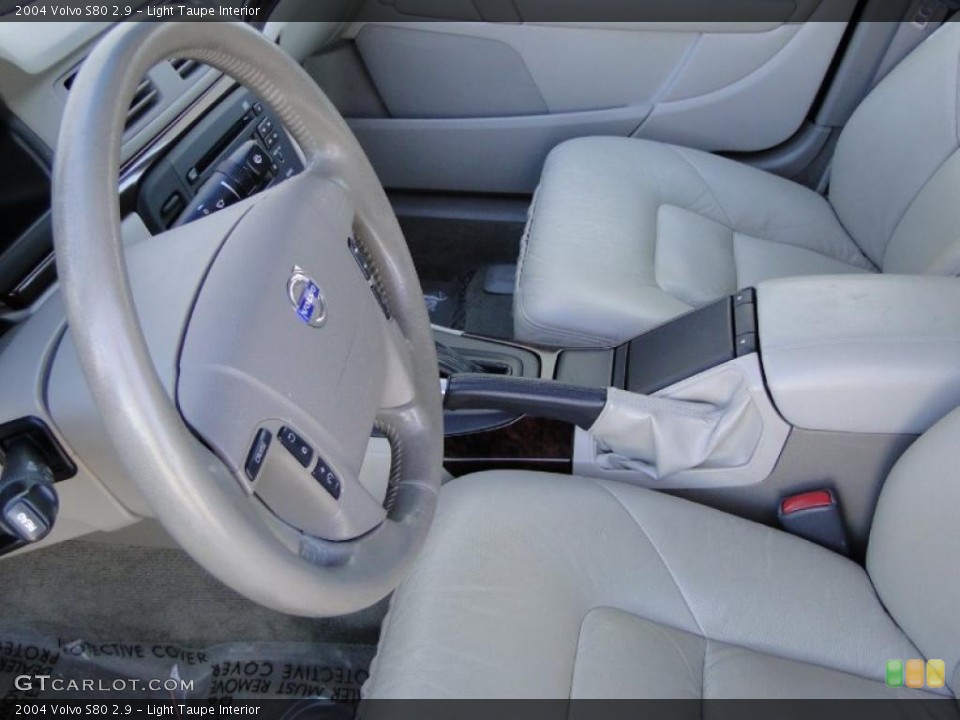 Light Taupe Interior Photo for the 2004 Volvo S80 2.9 #39024219