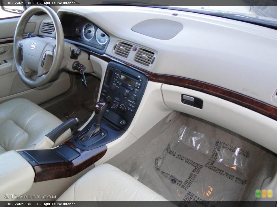 Light Taupe Interior Photo for the 2004 Volvo S80 2.9 #39024429